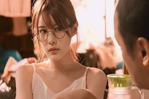Cô Giáo Trẻ Và Hai Bố Con Độc Ác
