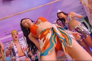 Khuất Nguyên Xuyên Không